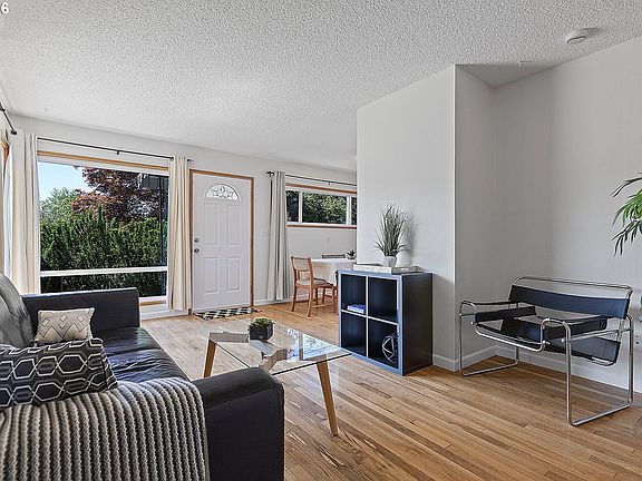 2nd image of 6619 SE Woodstock Blvd
