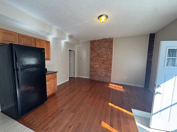 2nd image of 5239 Wickliff St #C