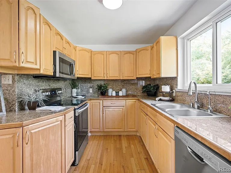 2311 S Jasmine Pl — Photo 12