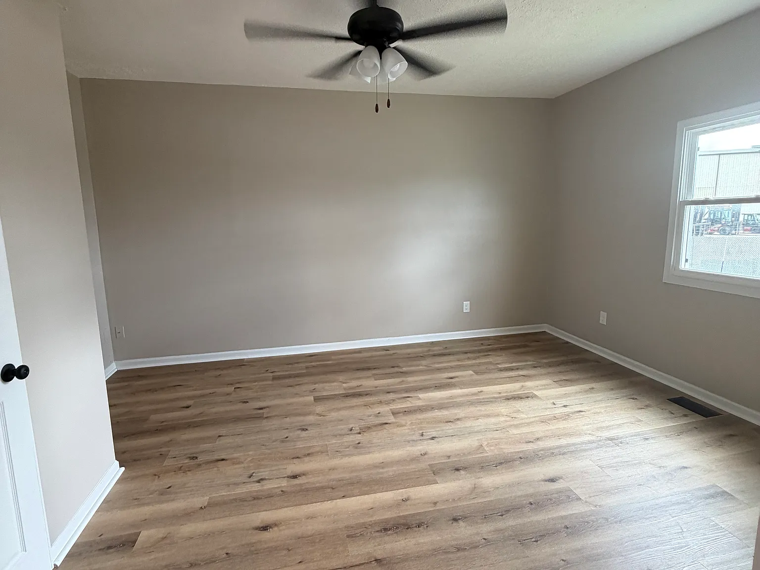 3 bed, 1300 sqft, $1,450 — Photo 3