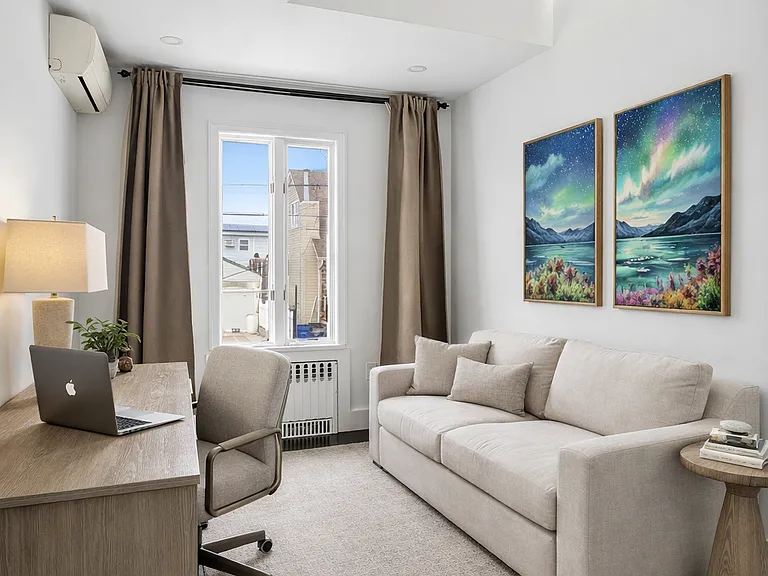 84 Gotham Ave — Photo 10