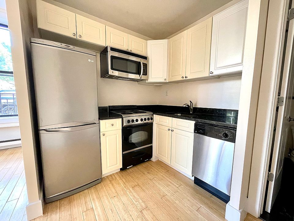 1st image of 220 Wadsworth Ave APT 5