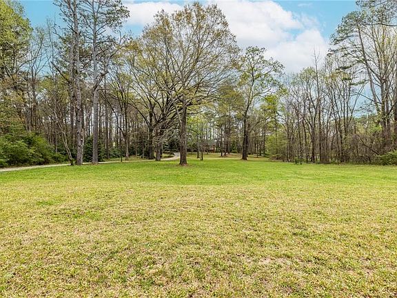 3rd image of 770 Riverbend Rd