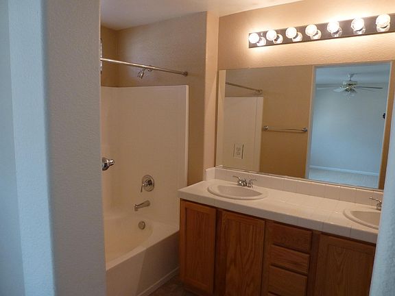 4th image of 706 Esplanade Cir