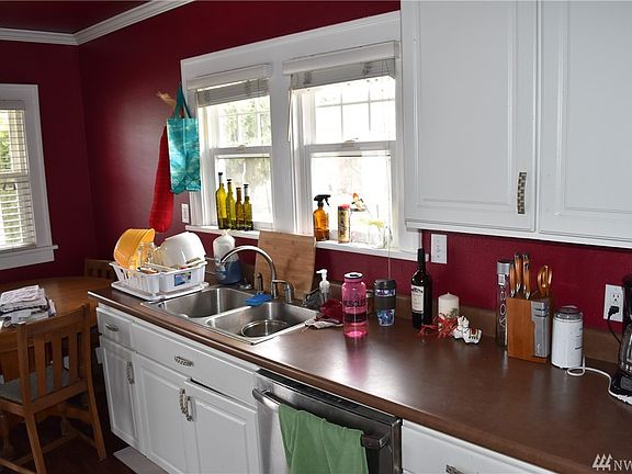 5th image of 207 N Emerson Ave