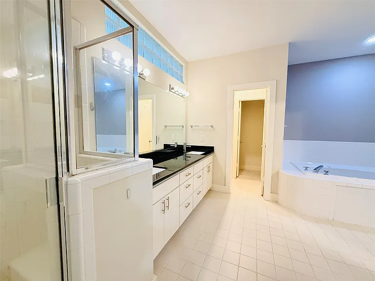 9813 Cynthia Ann Ct — Photo 4
