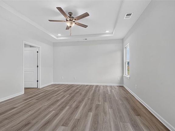 4th image of 126 Sycamore Ln