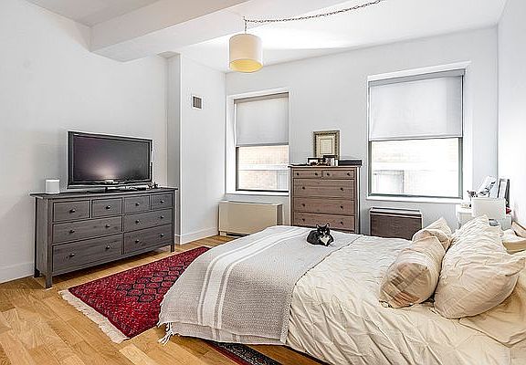 4th image of 99 John St APT 1610