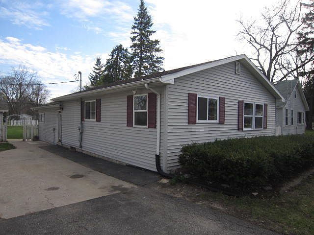 1st image of W965 Pell Lake Dr