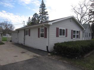 W965 Pell Lake Dr, Genoa City, WI 53128