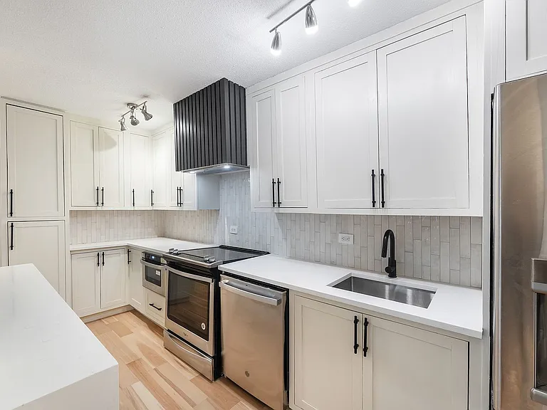 1339 N Dearborn St #2B — Photo 6