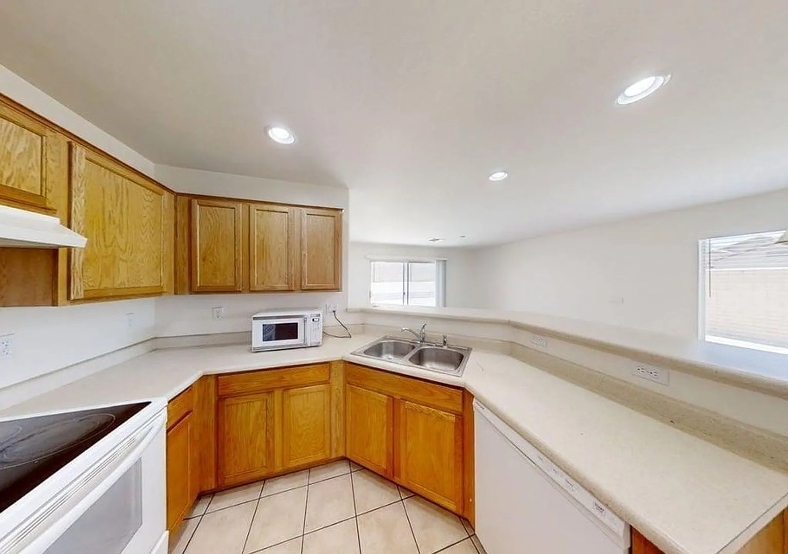 Welcome home to this charming 4-bedroom, 2-bath home ideally located close to shopping and freewa... — Photo 3
