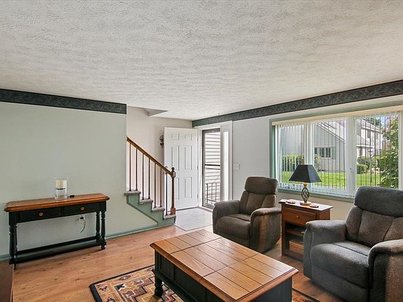 4th image of 26 East Meadow Way