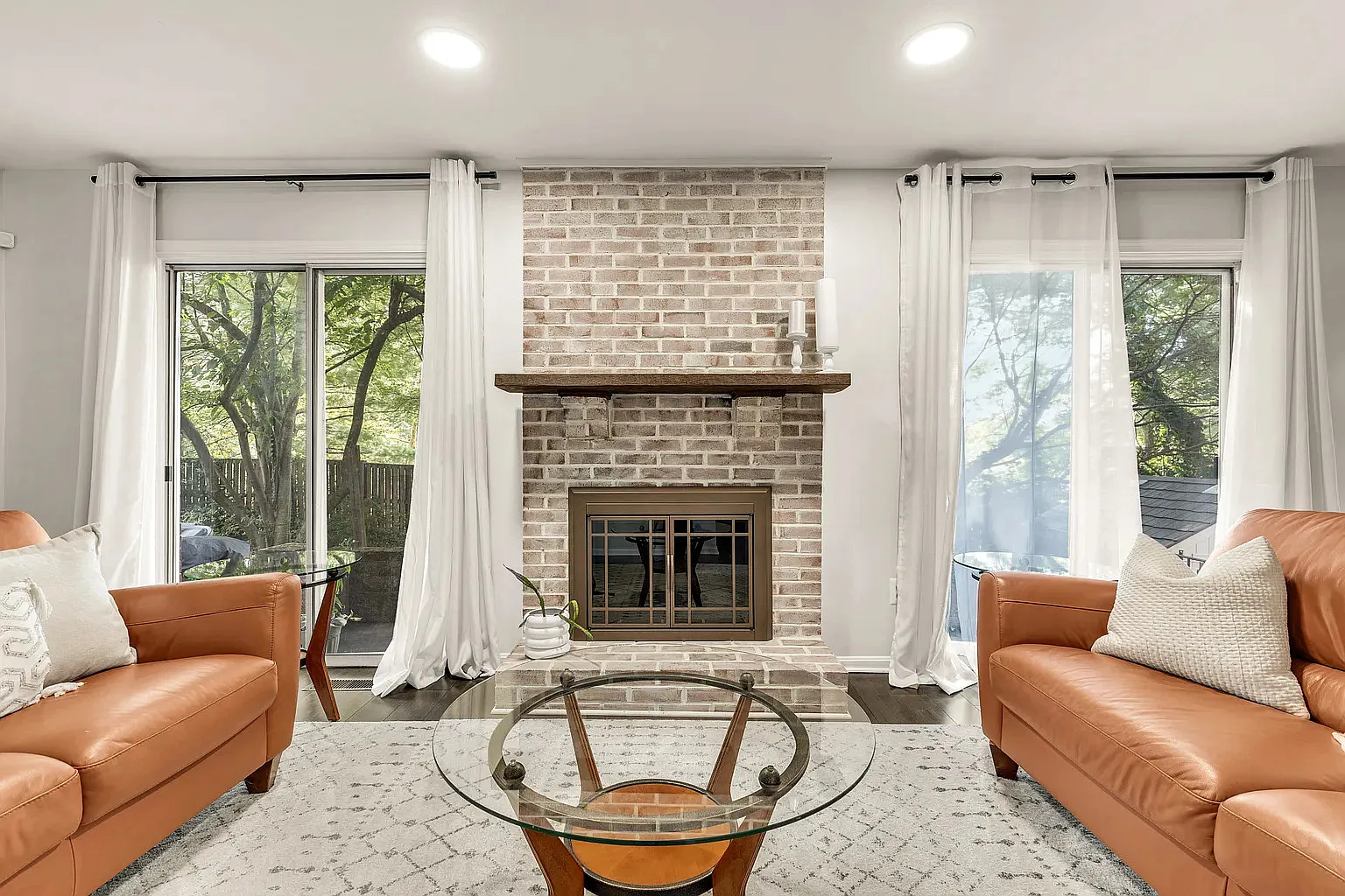 3 bed, 3.5 bath, 2160 sqft, $3,150 — Photo 1