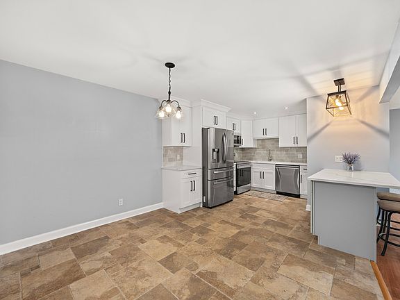 3rd image of 20224 S Frankfort Square Rd APT G