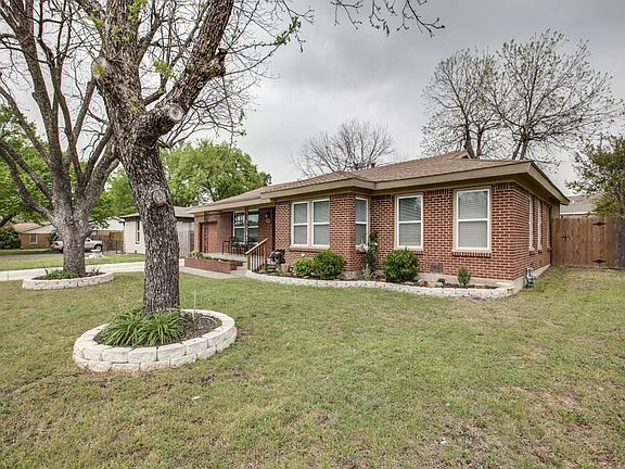 2nd image of 229 Oak Dr E