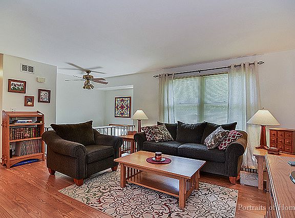 2nd image of 750 Dickens Ave