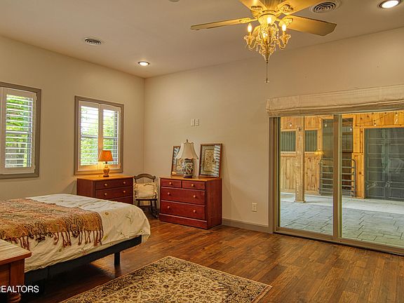 14th image of 279 Crouch Branch Ln