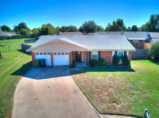 222 Choctaw Pl, Yukon, OK 73099