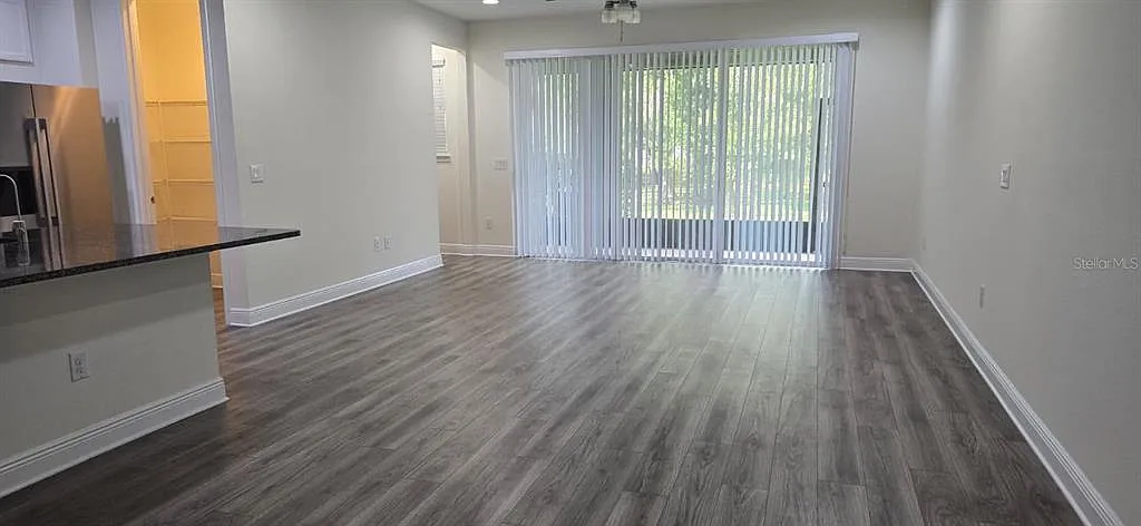 3 bed, 2.5 bath, 2307 sqft, $2,800 — Photo 3