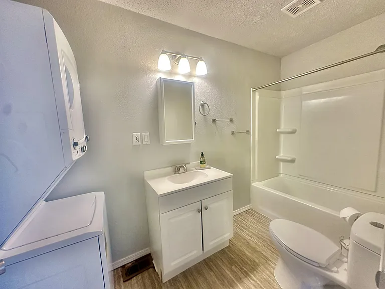 1108 W Providence Ave — Photo 7