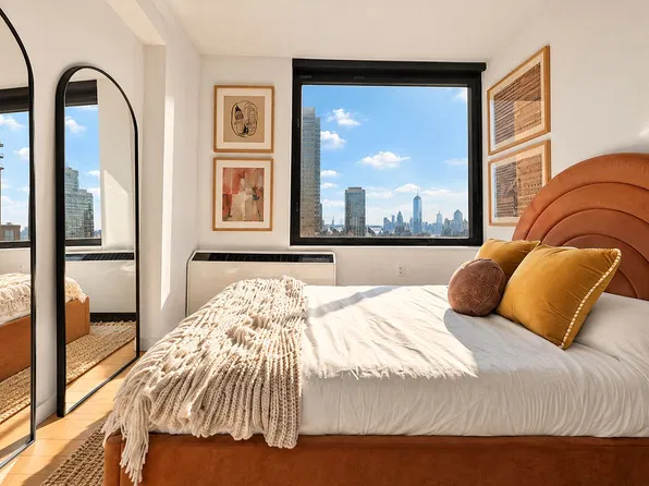 100 W 39th St APT 43J, New York, NY 10018