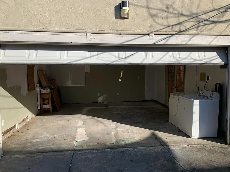 244 S Parkwood Ave — Photo 16
