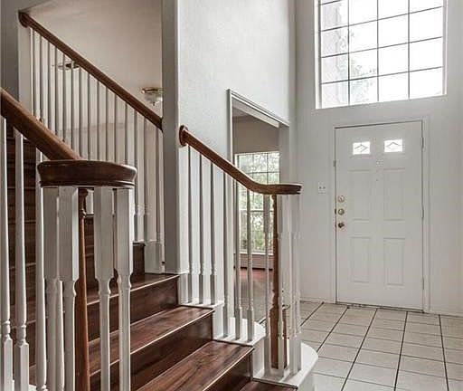 3rd image of 1024 Heath Cir