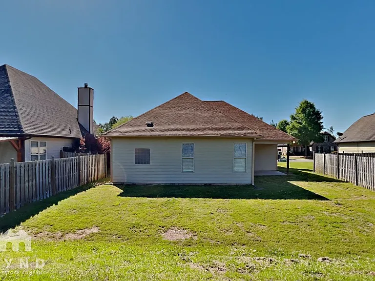 1007 Riviera Dr — Photo 18