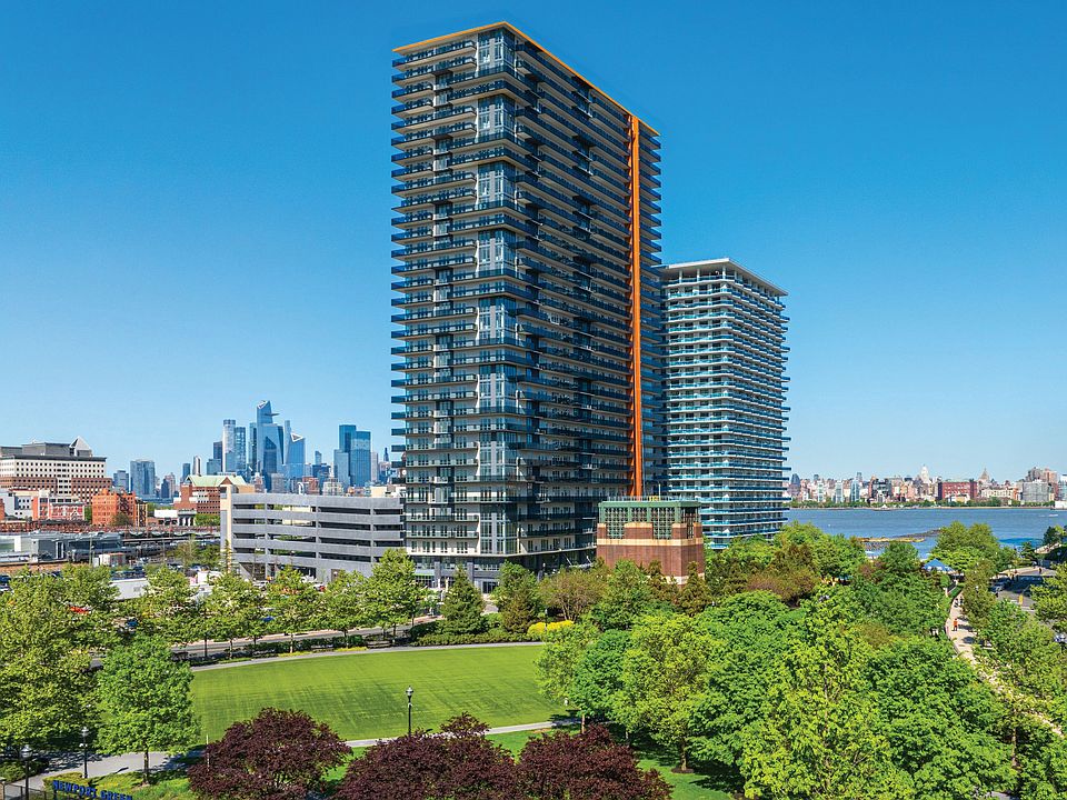 Newport offers spacious apartments ranging from studios to 3+ bedrooms