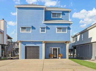 422 Windward Way, Tiki Island, TX 77554