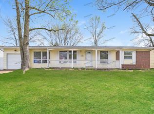 2740 Radcliffe Dr, Florissant, MO 63031