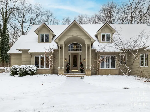 4830 Pinemount Ct NE, Belmont, MI 49306