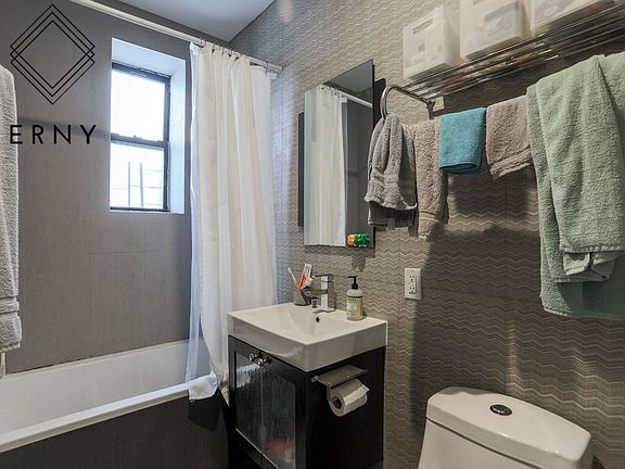 4th image of 1059 Bergen St #F4