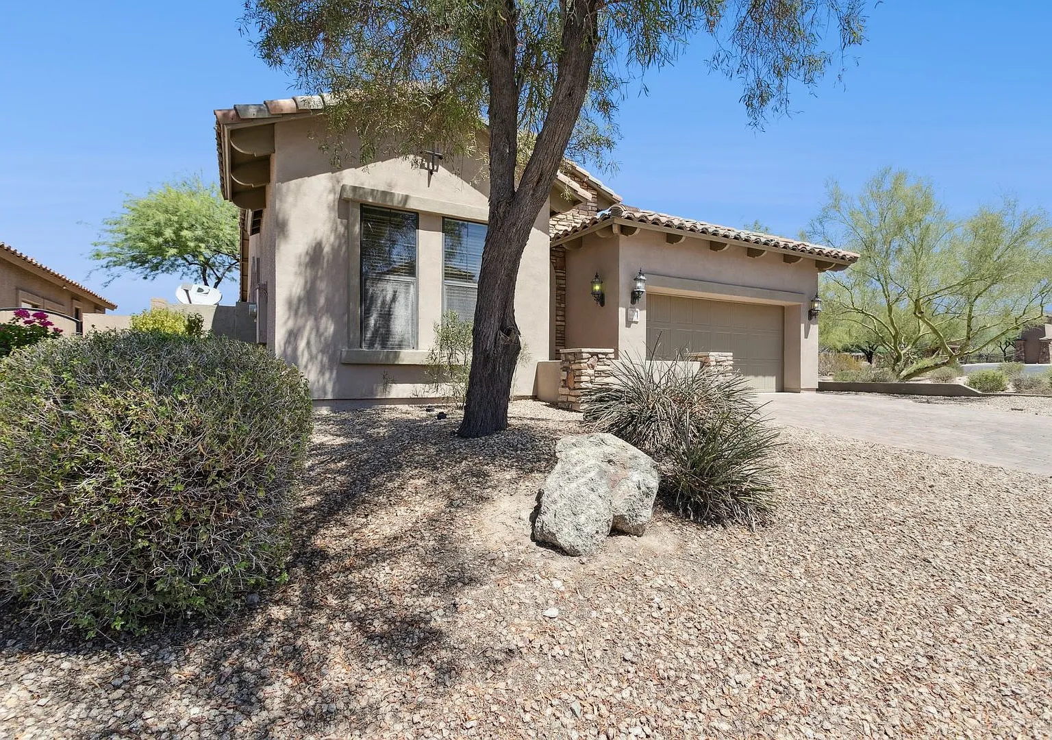 A Beautiful Las Sendas Home in a Gated Community — Photo 2