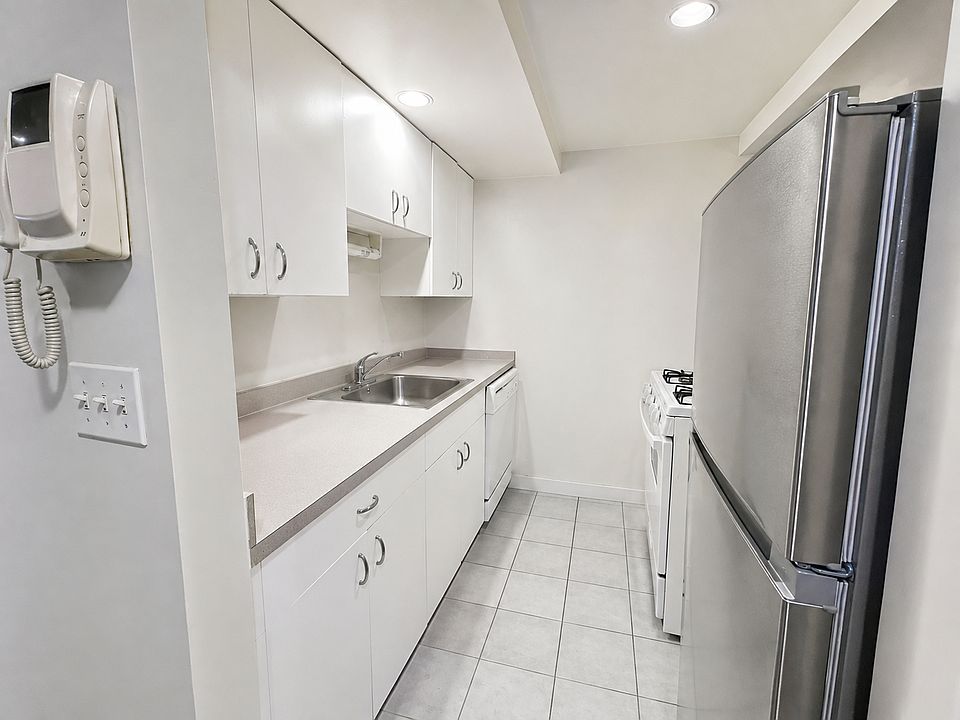 2nd image of 1661-1669 N Washington St #505