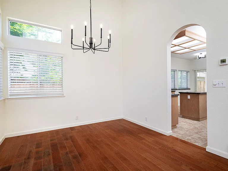131 Royalton Cir — Photo 10