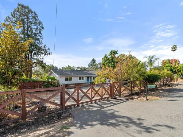 527 Hart Lane, Sebastopol, CA 95472