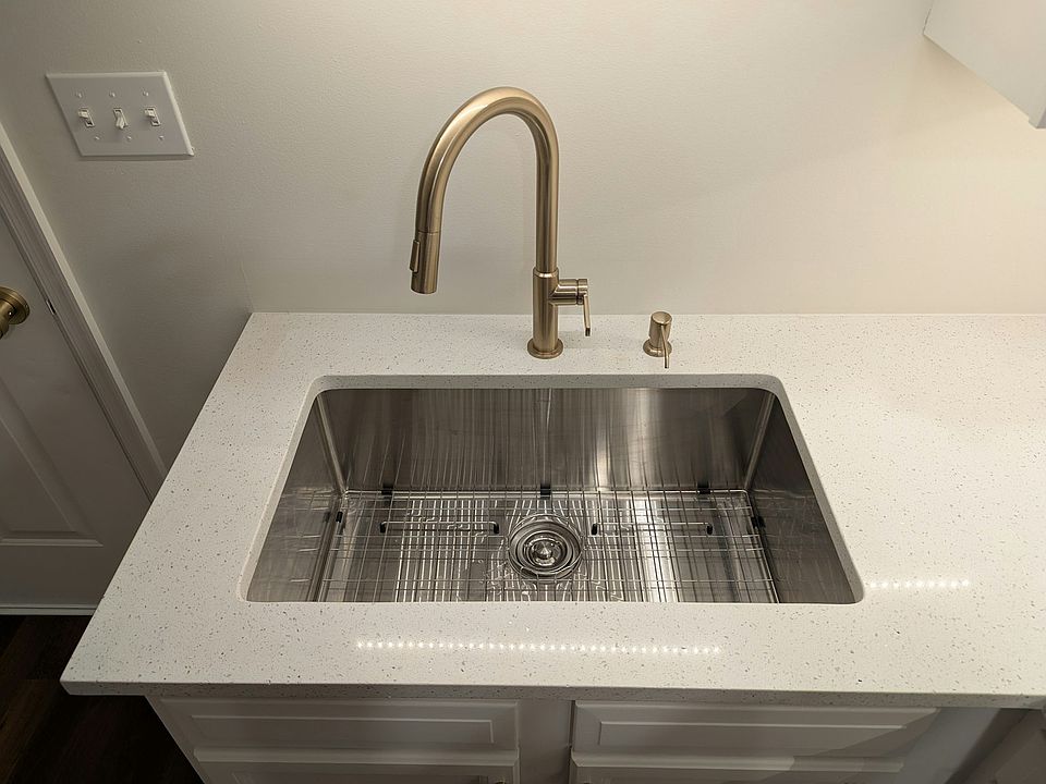 Kitchen faucet finishes