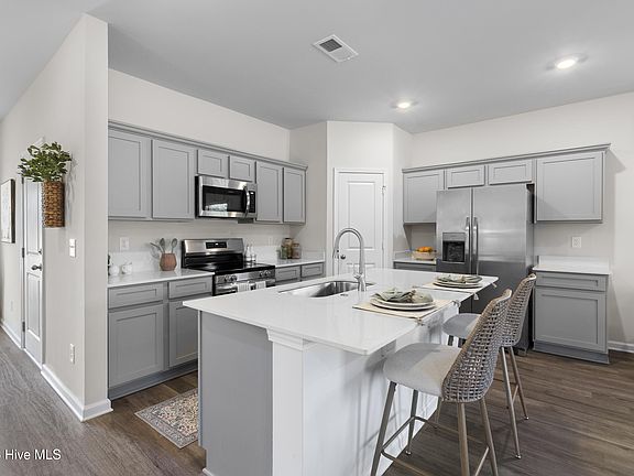 5th image of 2049 Prospect Street