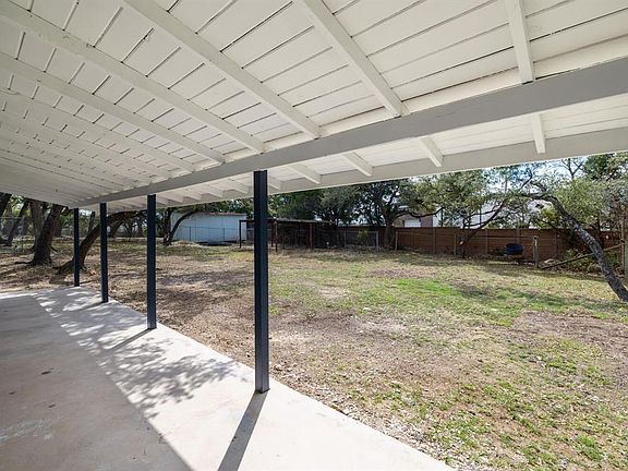 4th image of 1105 Doris Ln
