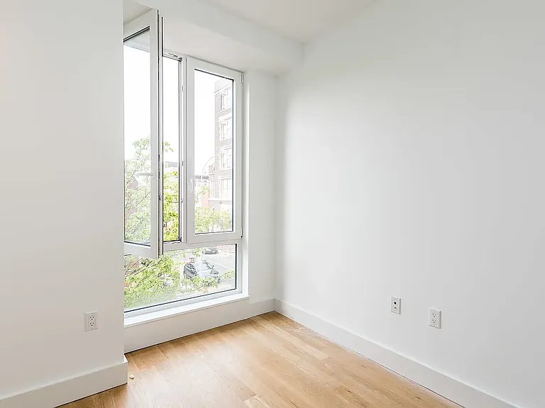 74 Maujer St #1B — Photo 6