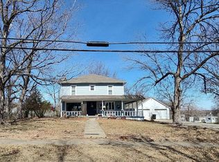 319 W 12th St, Maryville, MO 64468