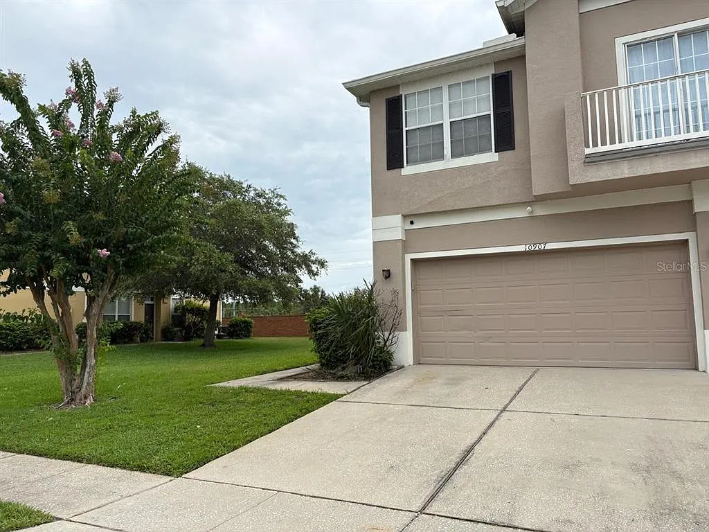 3 bed, 2.5 bath, 1780 sqft, $2,350 — Photo 2