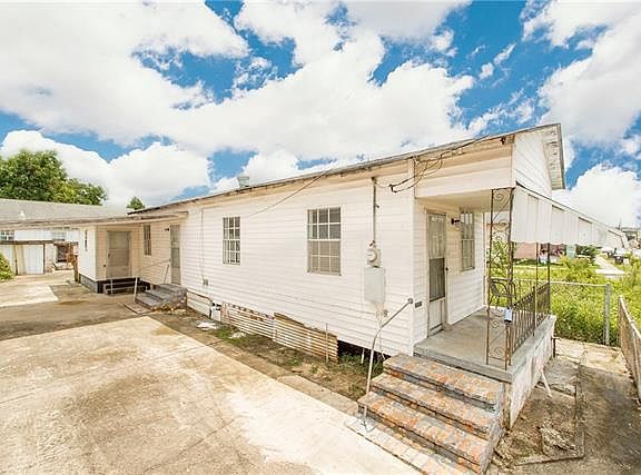 3rd image of 2405 Frenchmen St