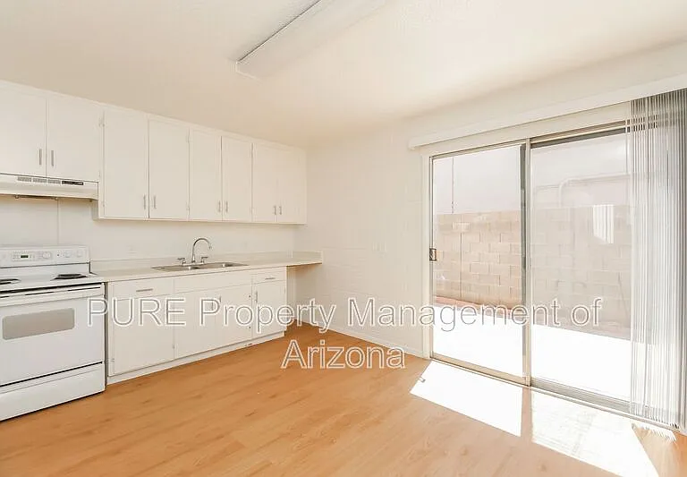 221 E 2nd Ave #9 — Photo 17