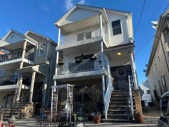 260 Custer Avenue image 1 of 14