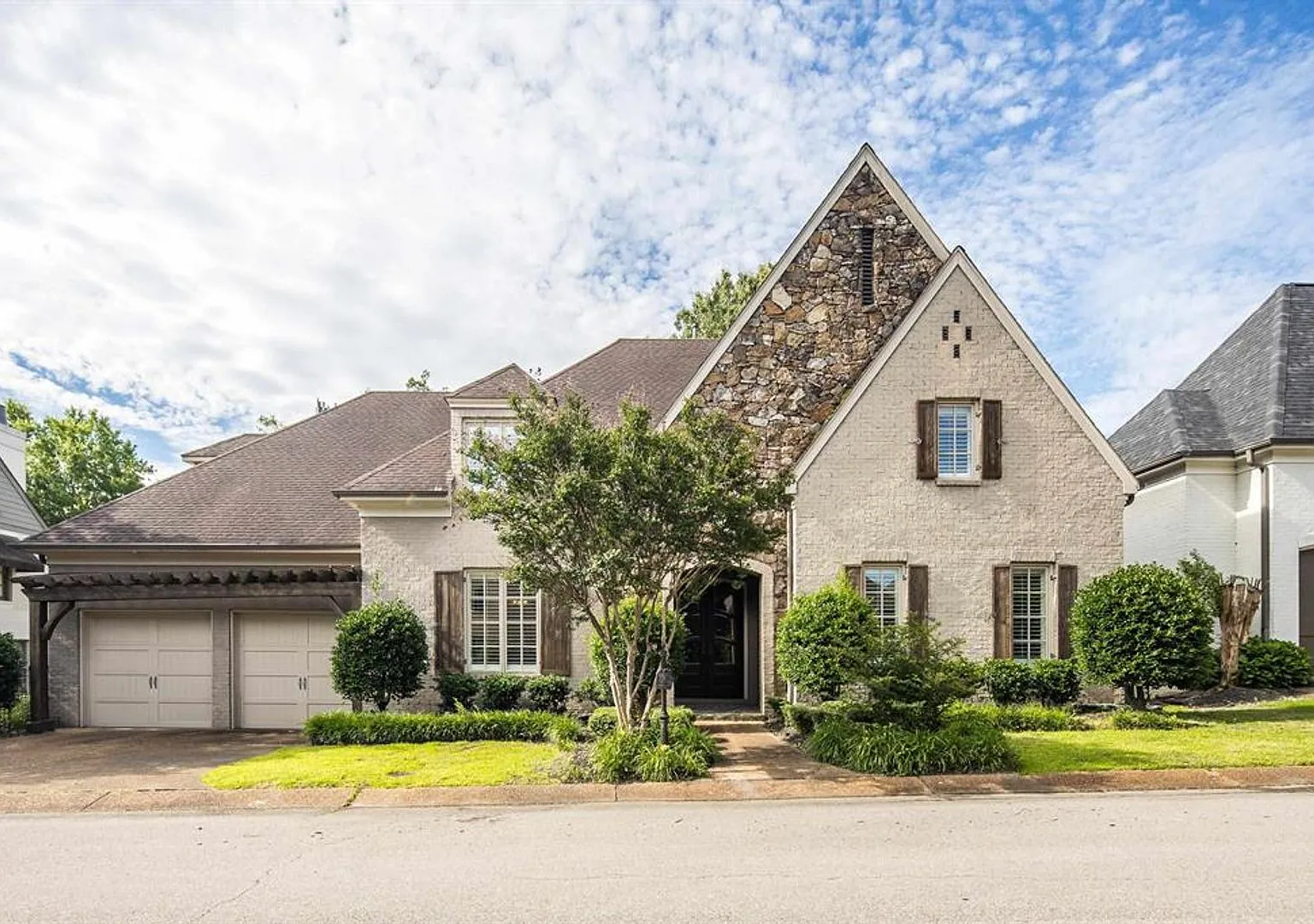 Home For Sale Or Rent Gorgeous Executive Home In Gated Community! — Photo 1