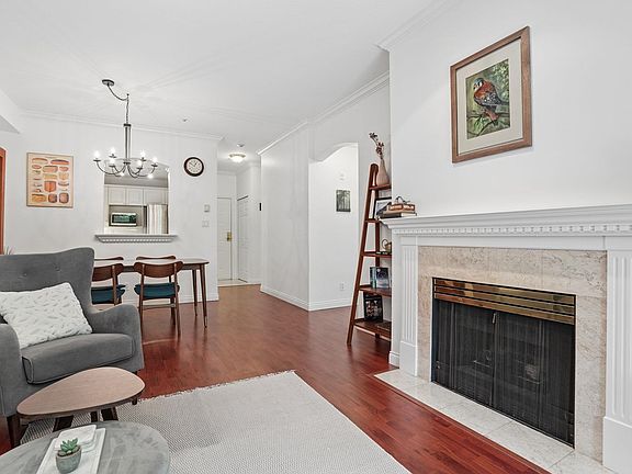 4th image of 5835 Hampton Pl #116
