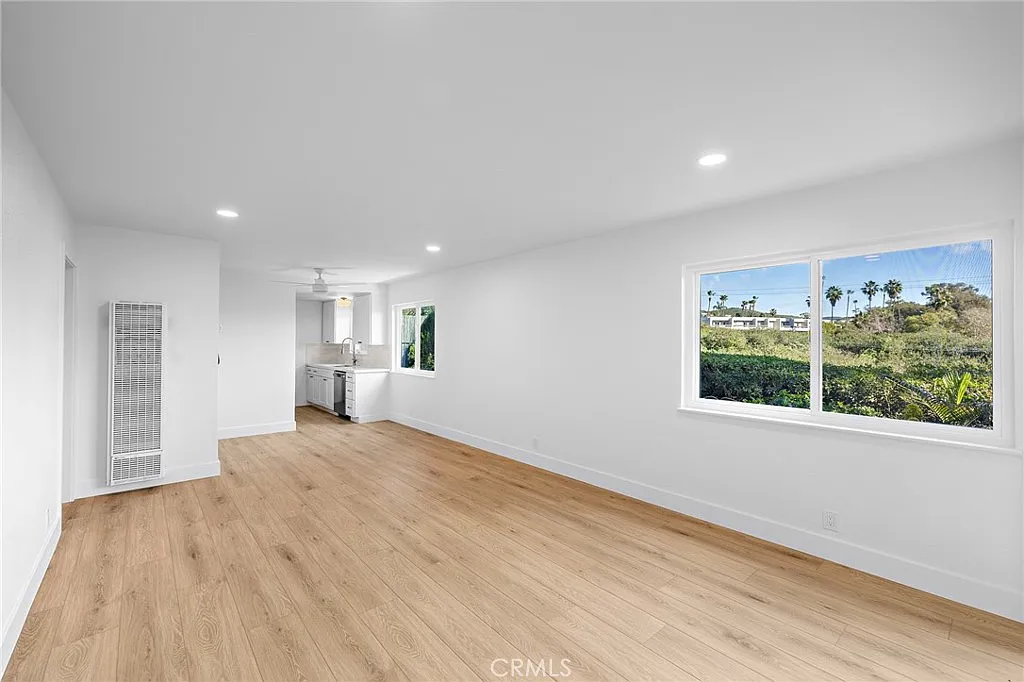 Building Photo - 213 Avenida Lobeiro #213A